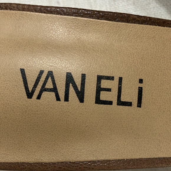 New and never worn Vaneli sandals - Picture 6 of 6